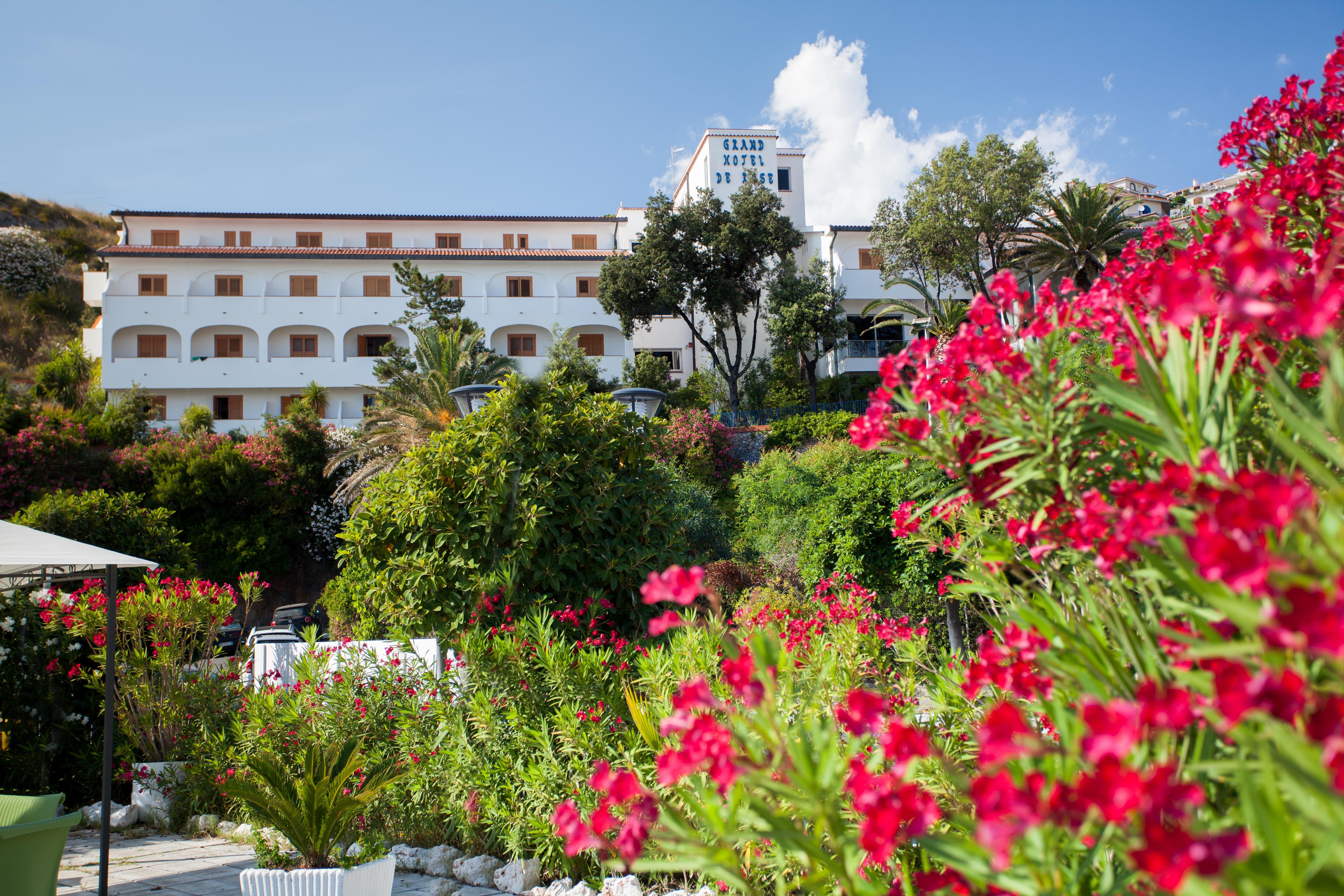 Grand Hotel De Rose Scalea Exteriör bild